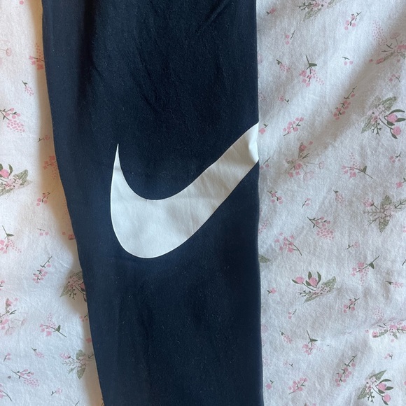 Nike leggings - Picture 2 of 3